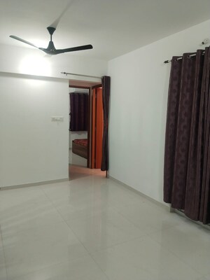 Room in 2 BHK Apartment at Tingre Nagar – for Rent
