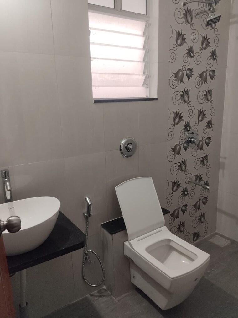 Bathroom, tingre nagar 2 Bedroom 950 Sq.Ft. Apartment In Tingre Nagar Pune 9702814