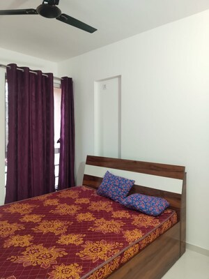 Bedroom in 2 BHK Apartment at Tingre Nagar – for Rent