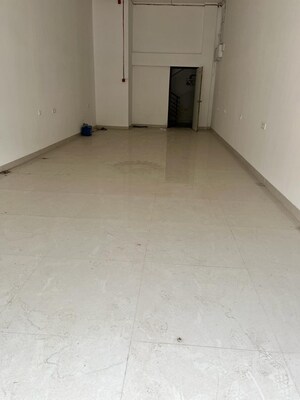 Room in  Showroom at Rushi Shashwat Residency, Borivali East – for Rent