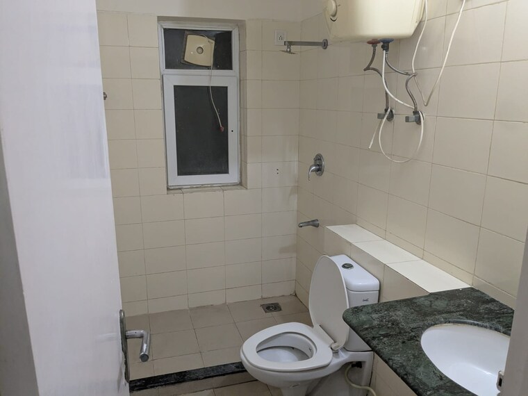 Bathroom, bptp-park-grandeura 2 Bedroom 1350 Sq.Ft. Apartment In Sector 82 Faridabad 9702833