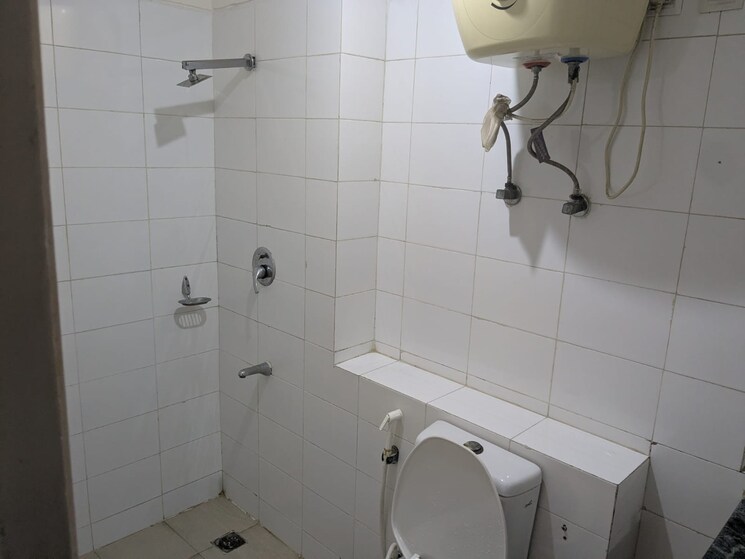 Bathroom, bptp-park-grandeura 2 Bedroom 1350 Sq.Ft. Apartment In Sector 82 Faridabad 9702833