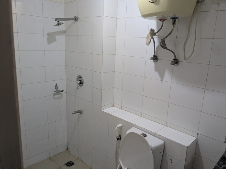 Bathroom, bptp-park-grandeura 2 Bedroom 1350 Sq.Ft. Apartment In Sector 82 Faridabad 9702833