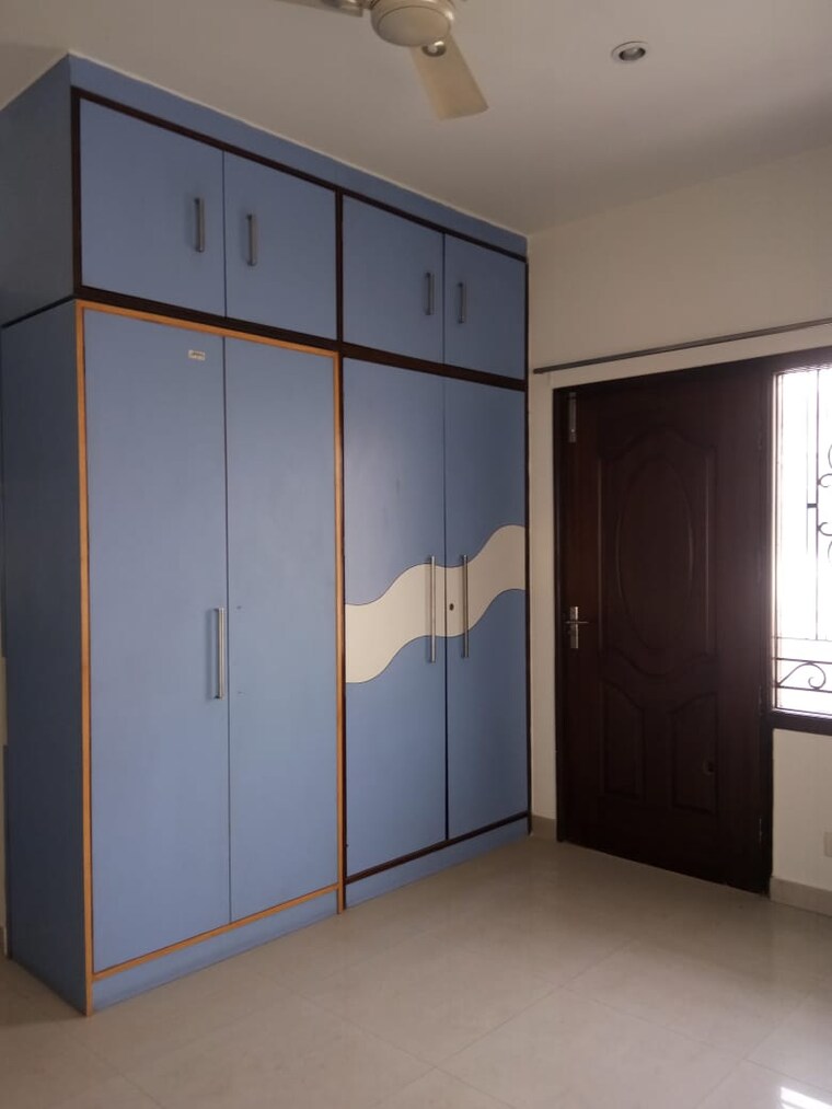 Room, sector 14 3 Bedroom 1950 Sq.Ft. Independent House In Sector 14 Gurgaon 9702860