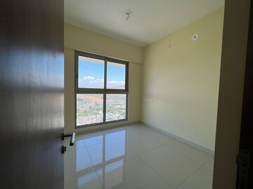 Room in 2 BHK Apartment at Shapoorji Pallonji Epsilon, Kandivali East – for Rent