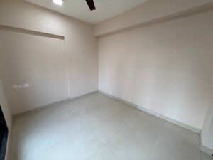 Room in 2 BHK Apartment at Evershine Nagar – for Rent