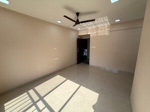 Room in 2 BHK Apartment at Evershine Nagar – for Rent