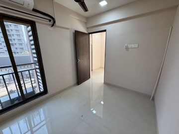 Room in 2 BHK Apartment at Evershine Nagar – for Rent