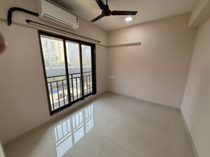 Room in 2 BHK Apartment at Evershine Nagar – for Rent