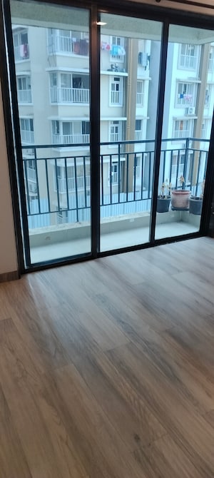 Room in 2 BHK Apartment at Krishna Kaveri Apartment, Andheri West – for Rent