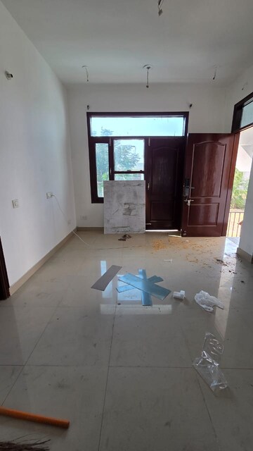 Bathroom in 3.5 BHK Apartment at Ambika Florence Park, North Mullanpur – for Rent