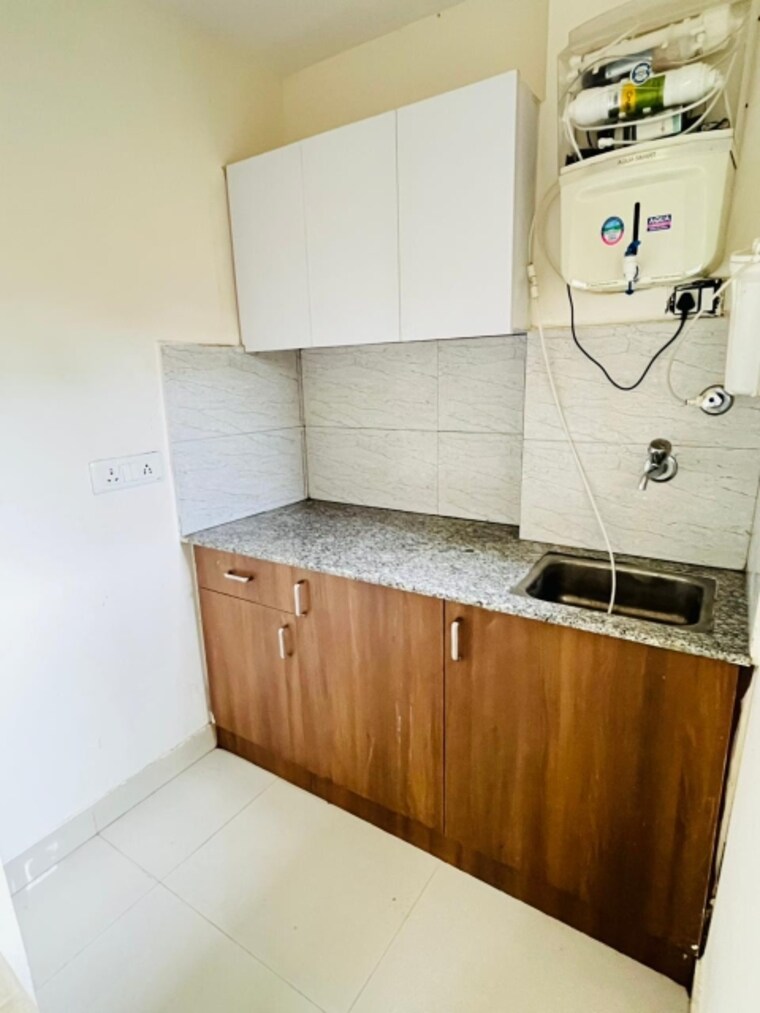 Kitchen, vipul-square 1.5 Bedroom 600 Sq.Ft. Builder Floor In Sushant Lok I Gurgaon 9702990