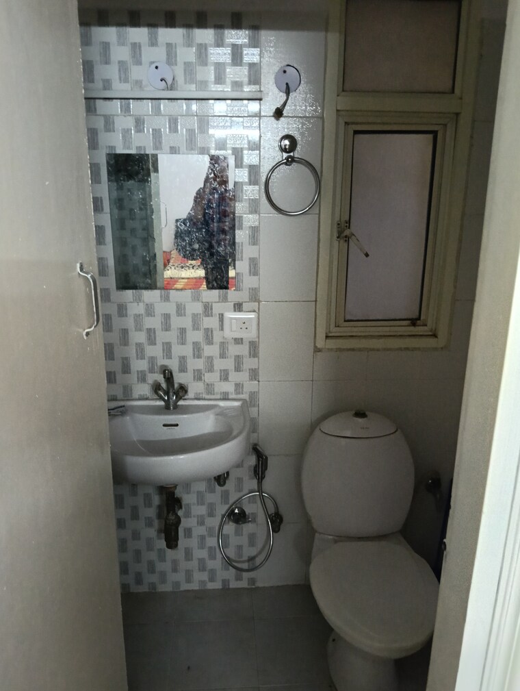 Bathroom, chhalera 1 Bedroom 432 Sq.Ft. Builder Floor In Chhalera Noida 9703153