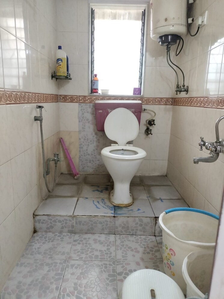Bathroom, runwal-estate-phase-2 2 Bedroom 699 Sq.Ft. Apartment In Ghodbunder Road Thane 9703017