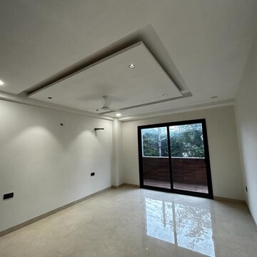 Room in 3.5 BHK Builder Floor at Sushant Lok ii – for Rent