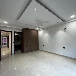 Room in 3.5 BHK Builder Floor at Sushant Lok ii – for Rent