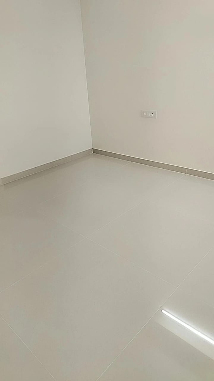 Room in 3 BHK Apartment at Amanora Elivate Tower, Hadapsar – for Sale