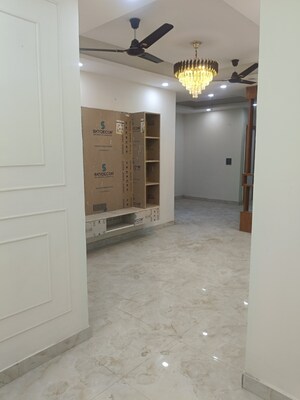 Room in 3 BHK Builder Floor at Sector 73 – for Sale