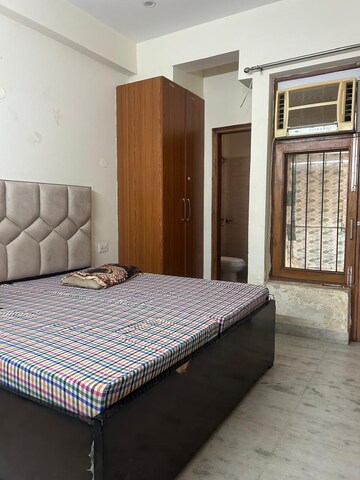 Bedroom in 2 BHK Builder Floor at Sector 43 – for Rent
