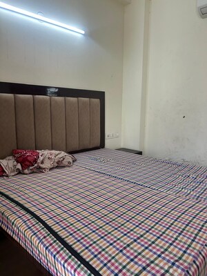 Bedroom in 2 BHK Builder Floor at Sector 43 – for Rent