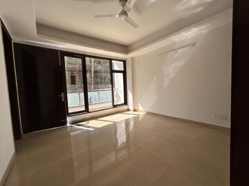Room in 3 BHK Builder Floor at Saket – for Rent