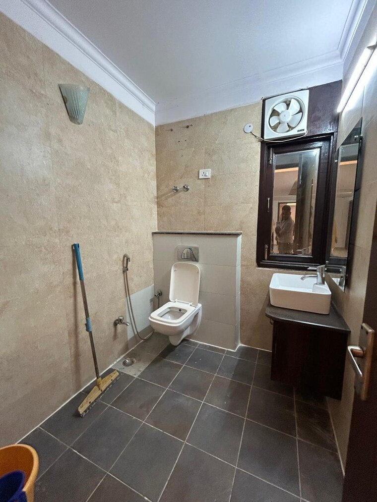 Bathroom, saket 3 Bedroom 1400 Sq.Ft. Builder Floor In Saket Delhi 9703228
