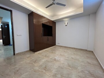 Room in 3 BHK Builder Floor at Saket – for Rent