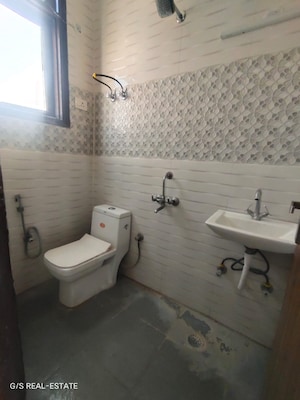 Bathroom in 1 BHK Apartment at Chattarpur – for Rent