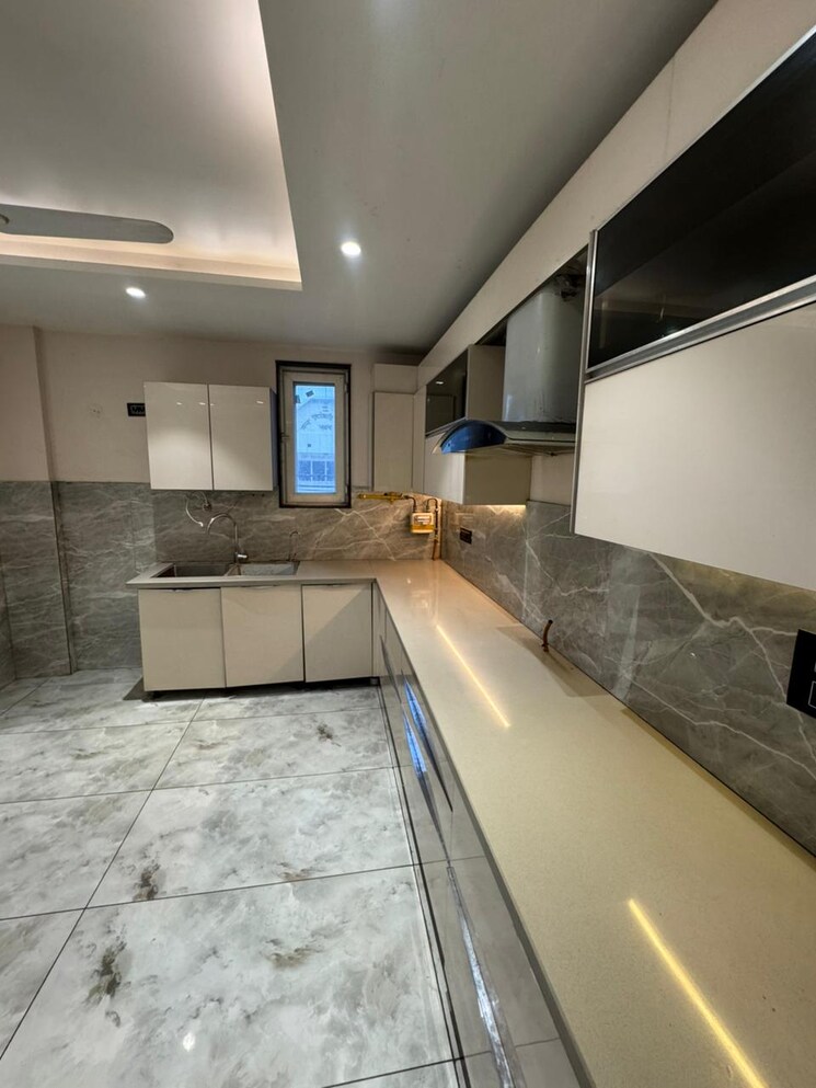 Kitchen, paschim vihar 3.5 Bedroom 200 Sq.Yd. Builder Floor In Paschim Vihar Delhi 9703269