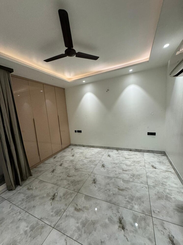 Master Bedroom, paschim vihar 3.5 Bedroom 200 Sq.Yd. Builder Floor In Paschim Vihar Delhi 9703269