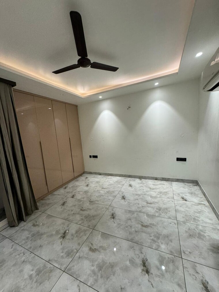 Master Bedroom, paschim vihar 3.5 Bedroom 200 Sq.Yd. Builder Floor In Paschim Vihar Delhi 9703269