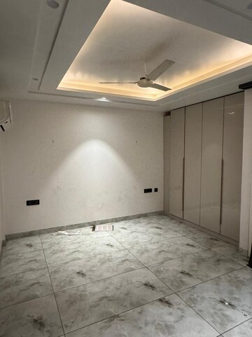 Room in 3.5 BHK Builder Floor at Paschim Vihar – for Rent