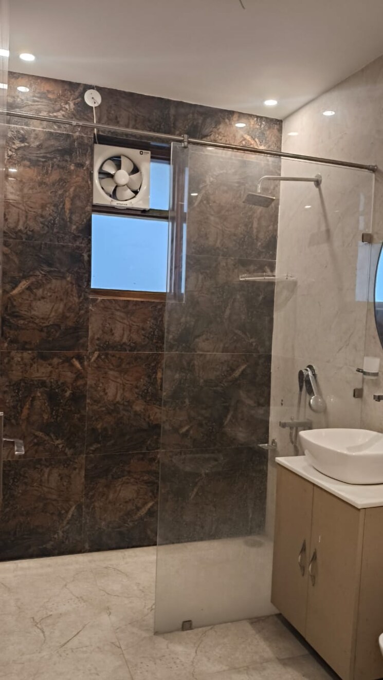 Bathroom, sector 15 3 Bedroom 3150 Sq.Ft. Builder Floor In Sector 15 Faridabad 9703236