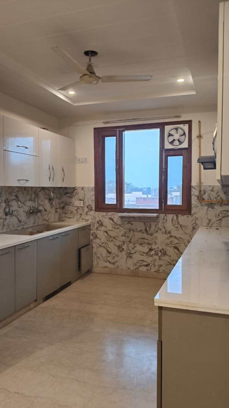 Kitchen, sector 15 3 Bedroom 3150 Sq.Ft. Builder Floor In Sector 15 Faridabad 9703236