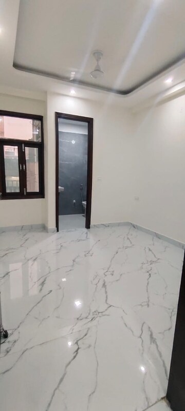 Room in 1 BHK Apartment at Chattarpur – for Rent