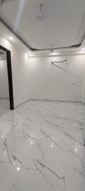 Room in 1 BHK Apartment at Chattarpur – for Rent