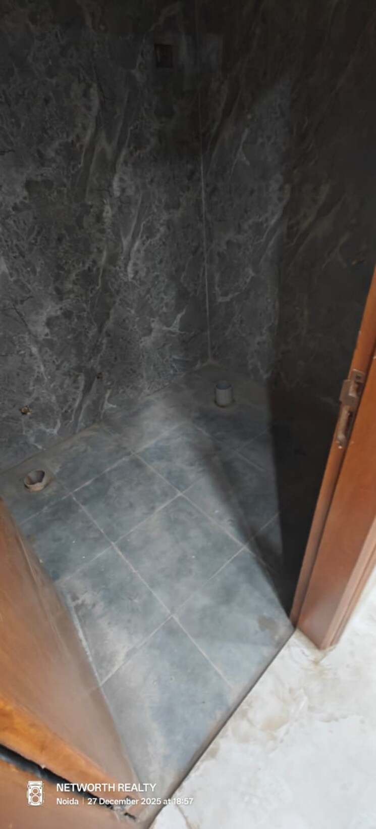 Swimming Pool, sector 73 3 Bedroom 1500 Sq.Ft. Builder Floor In Sector 73 Noida 9703346