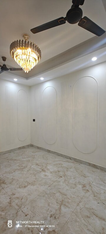 Room in 3 BHK Builder Floor at Sector 73 – for Sale