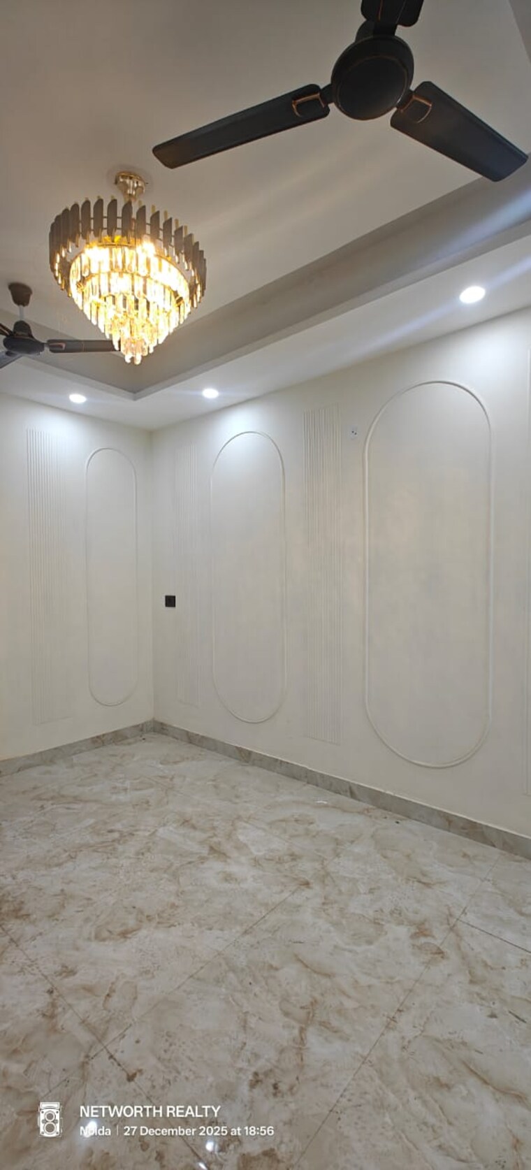 Room, sector 73 3 Bedroom 1500 Sq.Ft. Builder Floor In Sector 73 Noida 9703346