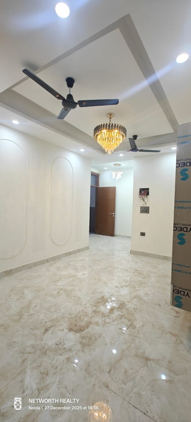 Room, sector 73 3 Bedroom 1500 Sq.Ft. Builder Floor In Sector 73 Noida 9703346