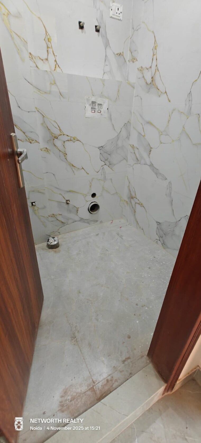 Room, sector 73 1 Bedroom 585 Sq.Ft. Builder Floor In Sector 73 Noida 9703405