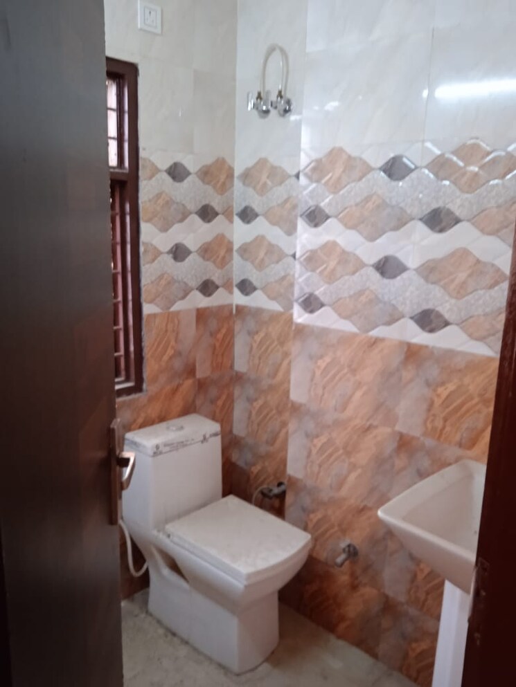 Bathroom, sector 14 1 Bedroom 741 Sq.Ft. Independent House In Sector 14 Gurgaon 9703458