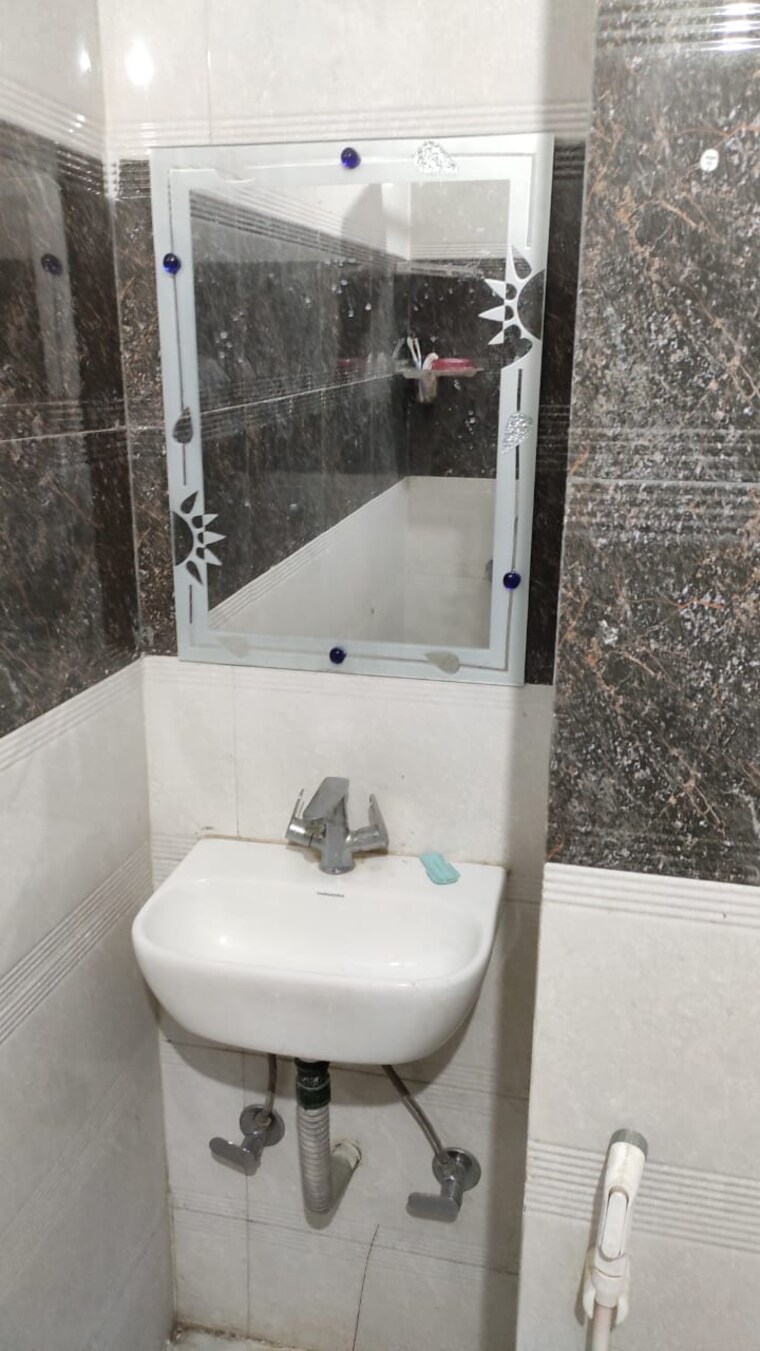 Bathroom, sector 14 1 Bedroom 756 Sq.Ft. Independent House In Sector 14 Gurgaon 9703460