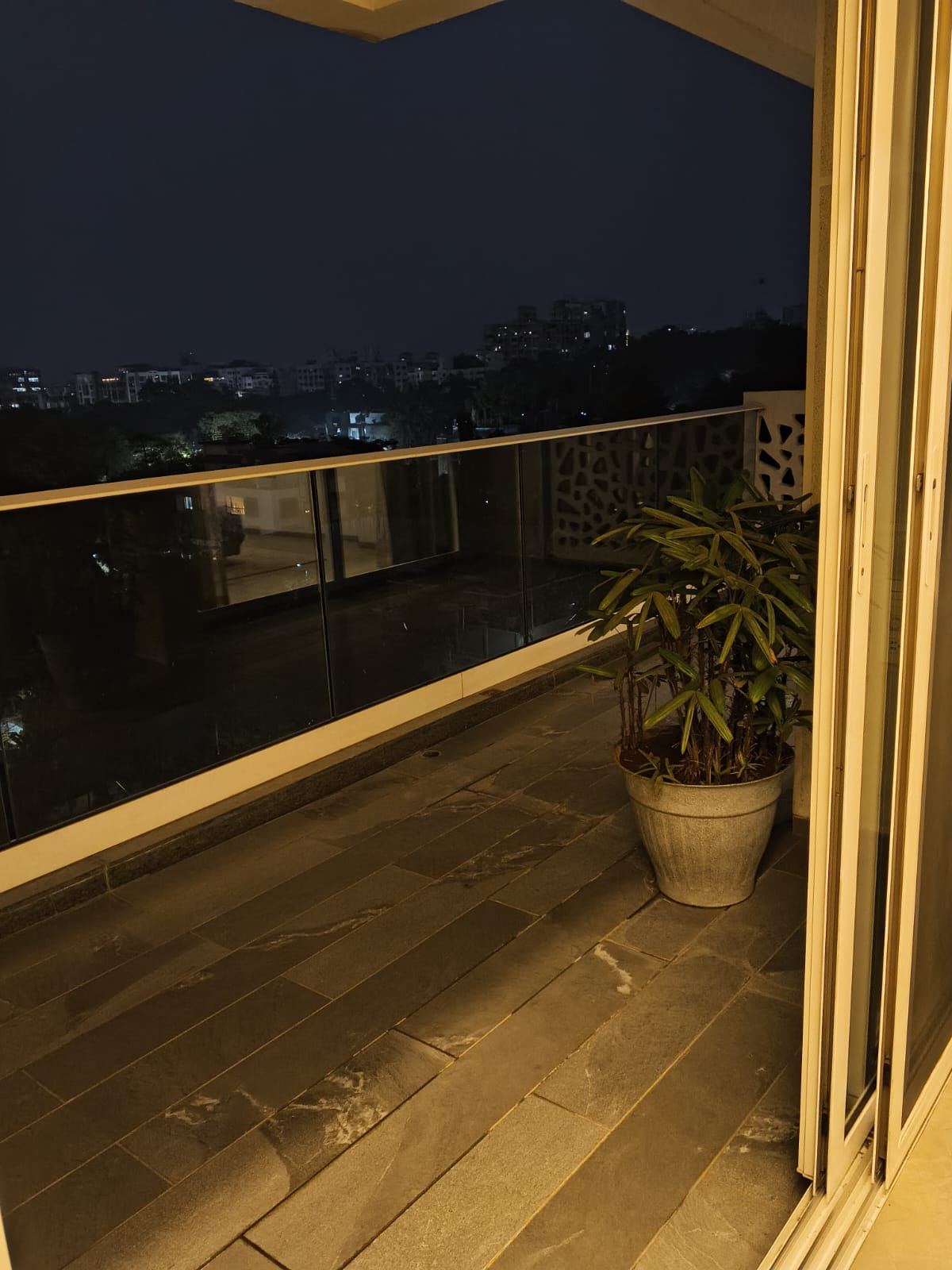 3.5 BHK Apartment For Rent in Clover Highlands