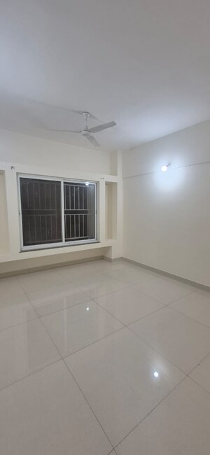 Room in 2 BHK Apartment at Kumar Primavera, Wadgaon Sheri – for Rent