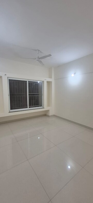 Room in 2 BHK Apartment at Kumar Primavera, Wadgaon Sheri – for Rent