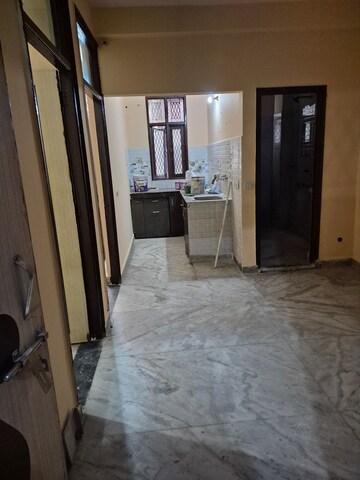 Furnished Amenities in 2.5 BHK Builder Floor at Mayur Vihar – for Rent