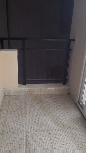 Room in 3 BHK Apartment at Krishna Apra Royal Court, Sector 16 Greater Noida – for Rent