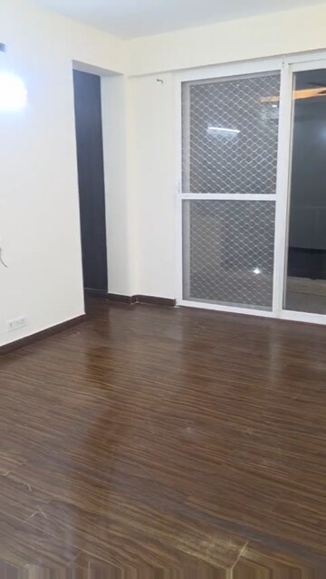 Room in 3 BHK Apartment at Krishna Apra Royal Court, Sector 16 Greater Noida – for Rent