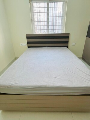 Room in 2 BHK Apartment at My Home Sayuk, Tellapur – for Rent